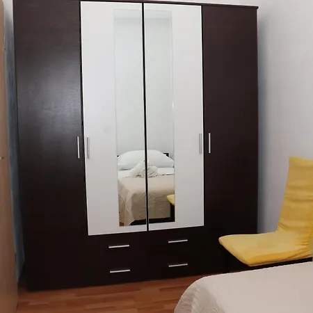 Ena *