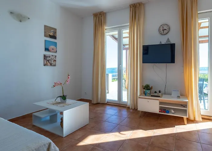 Apartments Ena * Завала